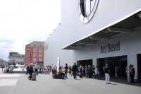 Art Basel 2011 欧美的复苏、中国的拐点,曾梵志,朱 加,李杰,安迪•沃霍尔,鸟头,齐白石,张鼎,谢南星,李钢,毕加索