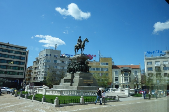 沙皇亚力山大二世雕像，在他的带领下保加利亚从奥斯曼帝国统治下独立，这座城市的政治立场实在有趣，作为一个前苏联盟国的首都却能看到纪念沙皇的雕像保存
