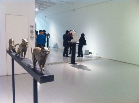 李鑫宇“雕塑日记”个展现场，经历二房东风波后的玉兰堂画廊迎来了重新开放
