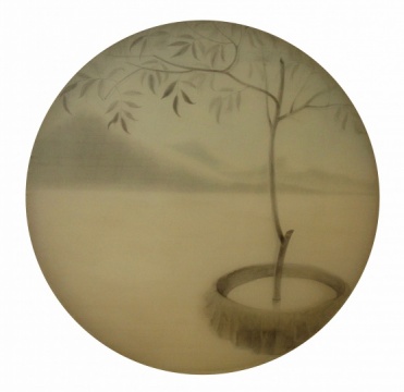 张春迎，《梦.园》系列，直径50cm，绢本综合材料，2013年
