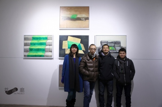 左起：苔画廊创办人刘丽芬，罗菲，策展人薛滔，艺术家李荣强