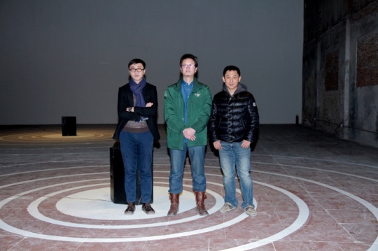 委托人赵永惺（左）、艺术家刘耀华（中）、星空间总监房方（右）
