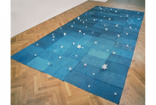 奇奇·史密斯 《Star and Scat》 (1996) (图片源自:artdaily)
奇奇·史密斯 《Star and Scat》 (1996) (图片源自:artdaily)