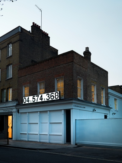 SANTIAGO SIERRA, Dedicated to the Workers and Unemployed, Installation view, Lisson Gallery, London 2012
