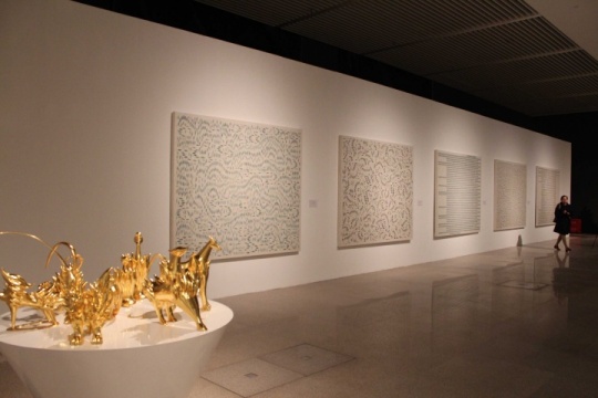 国博展厅 雕塑及不同于墨斋展厅风格的《千灵显》系列
