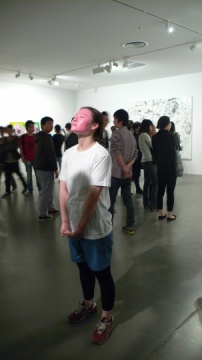 南艺“北河身体剧场”的现代舞演出现场
 南艺“北河身体剧场”的现代舞演出现场