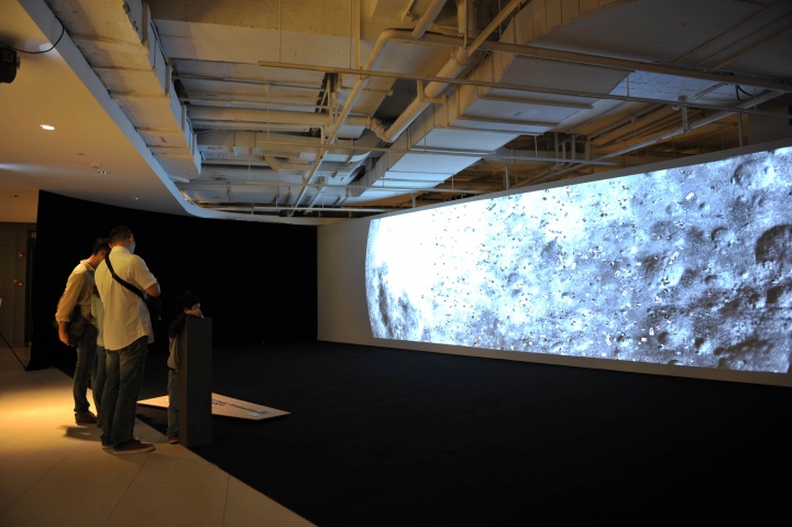 2013年5月，李振华操刀策划了上海K11购物艺术中心的开幕展