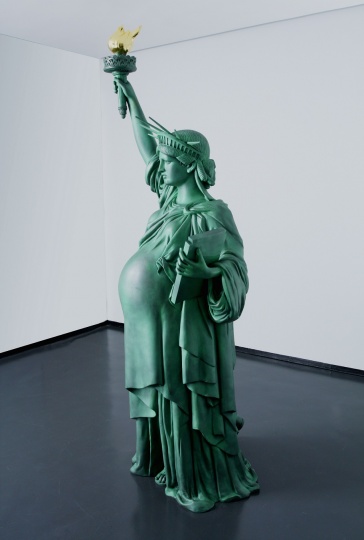 《别管是谁的！我怀上了就是我的。No.12》 225x65x80cm   雕塑    2008
