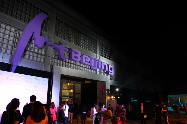 紫色是去年艺术北京的主色调
