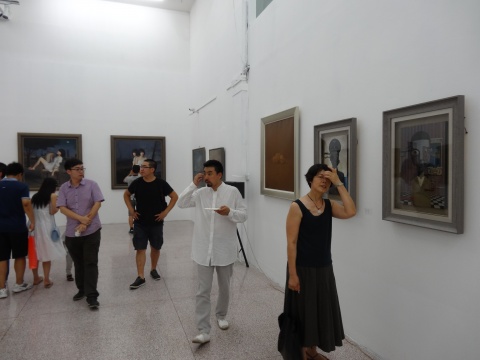 此次参展作品主要以油画为主，并展出一部分小型装置作品
