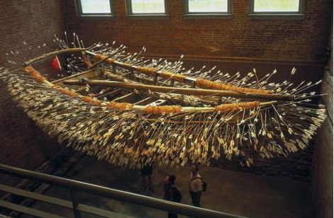 1998年，蔡国强的装置“草船借箭”亮相古根海姆博物馆

