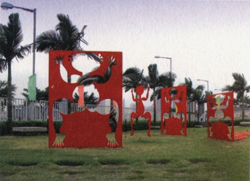 2007年，纽约前波画廊《天圆地方》个展中的雕塑作品。
