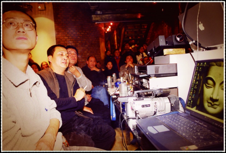 当时新媒体艺术圈的活跃者们（从左至右）：邱志杰王功新张培力
