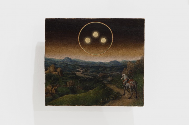 《研究过去（如同幻日的双阳）》 © Laurent Grasso，Courtesy：Sean Kelly, New York
