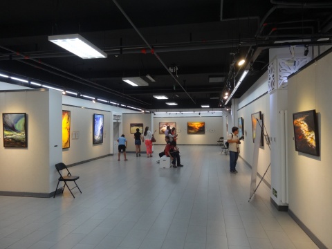 李木子的个展“写神”由尚8美术馆与欧尼克斯画廊联合推出
李木子的个展“写神”由尚8美术馆与欧尼克斯画廊联合推出