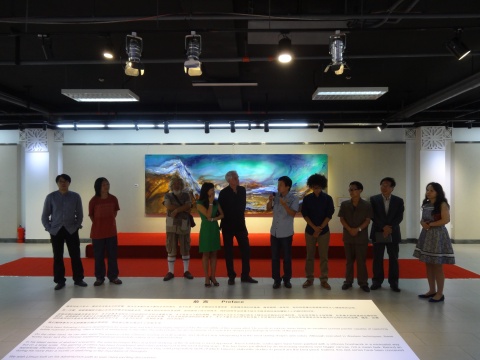 展览的开幕式由两个机构的多名负责人参与
展览的开幕式由两个机构的多名负责人参与