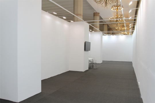 在本届博罗那上海当代艺术展中，类似于此的空展位不在少数，大部分又以海外画廊为主
