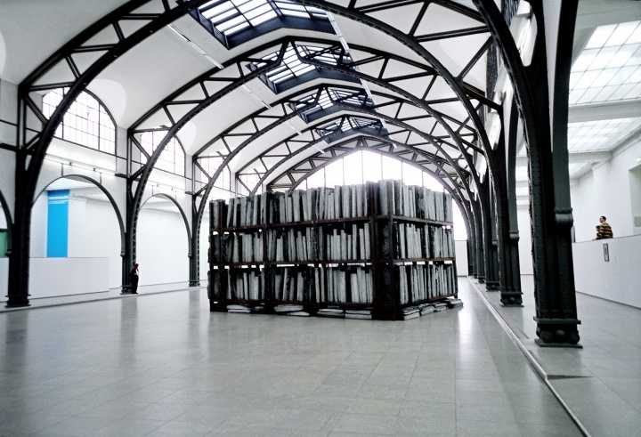 作品《欧元》的原料源自基弗尔的作品《人口计划》的铅皮。该作品于2007年在柏林Hamburger Bahnhof博物馆展出。
