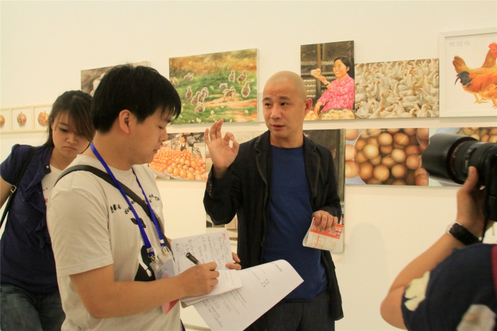 2011年6月，西安美术馆展出了首个当代艺术个案——方力钧“从符号到解析”
