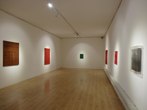赵燕峰的作品呈现出一种特殊的拟态
