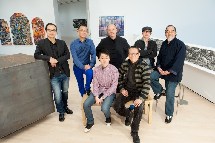  “未来的回归：来自中国的当代艺术” 王春辰与艺术家合影
