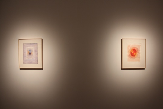茹小凡1995年纸本水彩作品《蓝色气泡》和《红色气泡》
