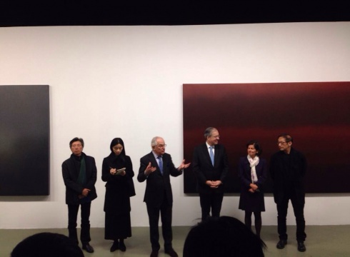 开幕式现场，右一为艺术家江大海，左一为中央美术学院院长范迪安，左三为巴黎国立高等美术学院院长亨利－克洛德·顾索