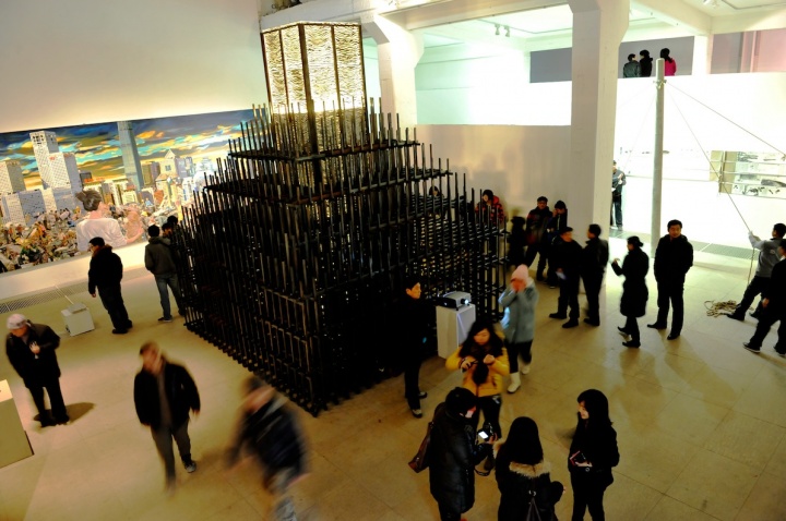 游戏，中国青年艺术家展览现场，2011
