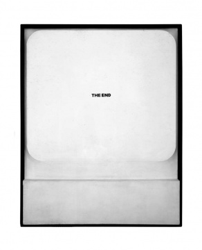 Schermo The End(Screen The End) 1970 Wood and varnish on canvas 195 x 155 x 8 cm / 76 3/4 x 61 x 3 1/8 in
© Estate of Fabio Mauri Courtesy Estate of Fabio Mauri and Hauser & Wirth
