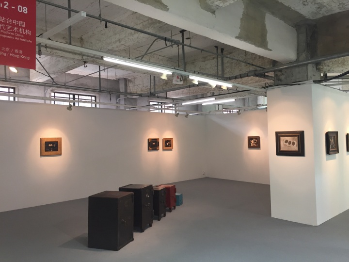 站台中国携赵赵的作品参加2014年Art021的展位现场，孙宁说很适应这样的小空间
