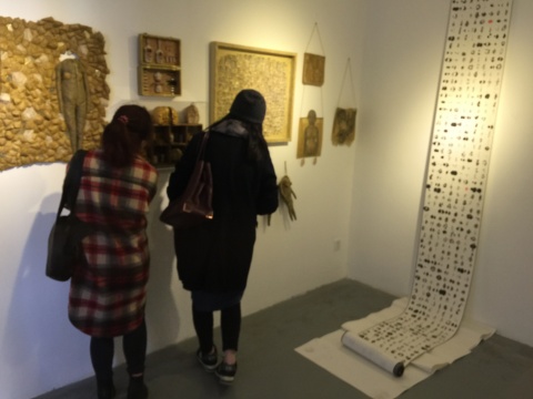 展览呈现了多种材质与形式的艺术创作
