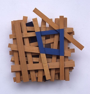 菅木志雄《circle-union》，基于绘画的木头、胶、水，35.5×36.0×8.5 cm，2001-2002年，©菅木志雄
