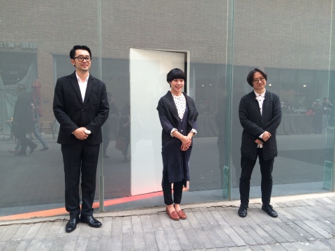 左起：今日美术馆馆长高鹏、艺术家施丹、北京画院美术馆馆长吴洪亮