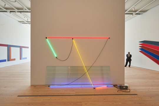 Keith Sonnier作品《Ba-O-Ba, Number 3》photographs: Tim Knox
