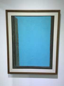 姜尧培作品《Dawn》，是他在家中饮酒忽然凝视窗外而产生的创作灵感。特意而为之的画框就像窗棱，面对画面仿佛正处于向窗外看的状态
