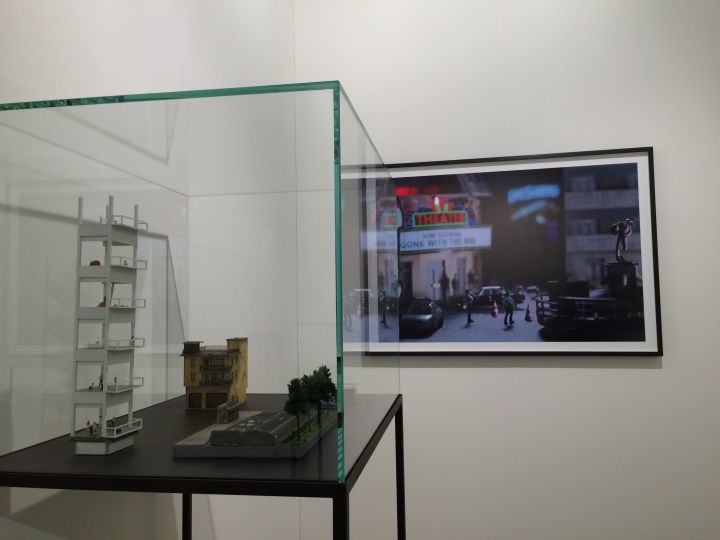 维他命空间的展位，但画廊工作人员对销售问题讳莫如是
