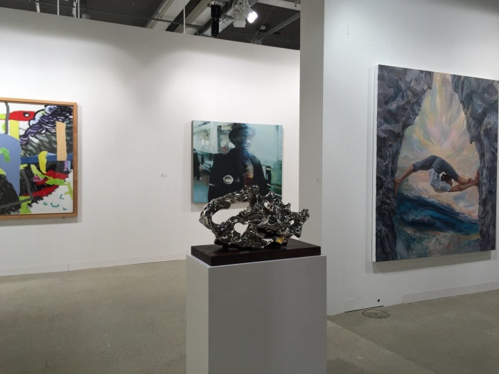 长征空间今年拿下历年参加巴塞尔的最大展位，展出郭凤怡、展望、张慧、杨少斌、汪建伟、徐震－没顶公司出品、朱昱、喻红等艺术家作品
