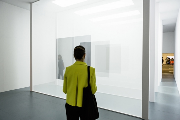 艺术无限（Unlimited ）单元展出的由纽约画廊Tanya Bonakdar推出的艺术家Haim Steinbach的装置作品《Display #26-Barn Wanll》© Art Basel
