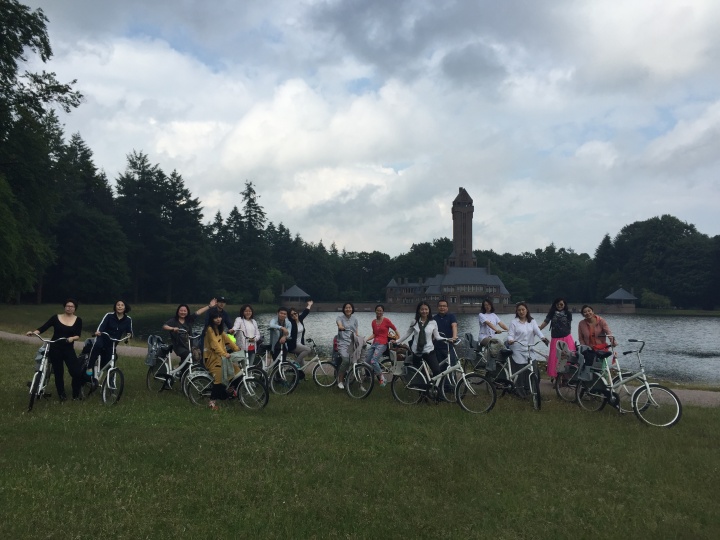 Hi艺术之旅的自行车小分队在高费吕韦国家公园大合影
