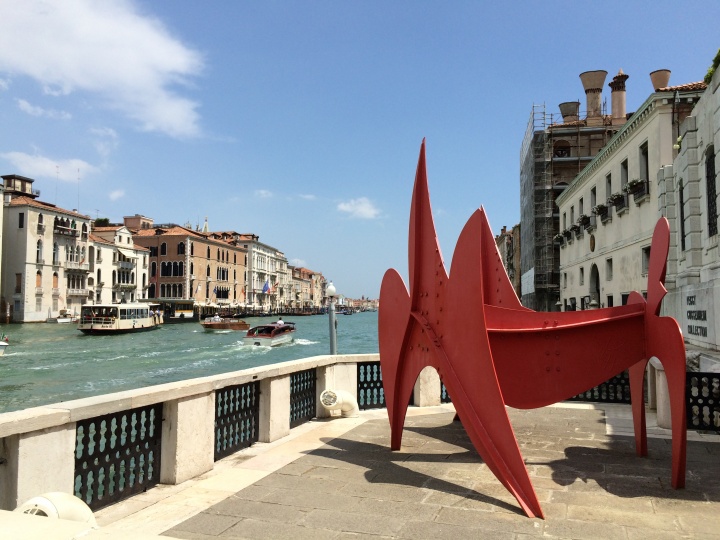 佩姬·古根海姆位于威尼斯大运河边，风景这边独好

