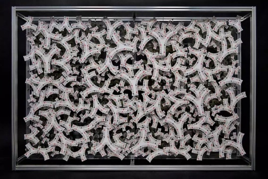 占研 《众行运》 120 × 80 × 20cm  PVC板材、铝合金型材、电机等  2013
