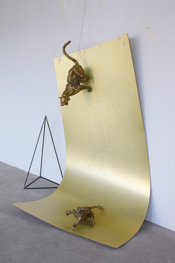 《两只老虎》   200x100x180cm     铝塑板、铜、铁   2012
