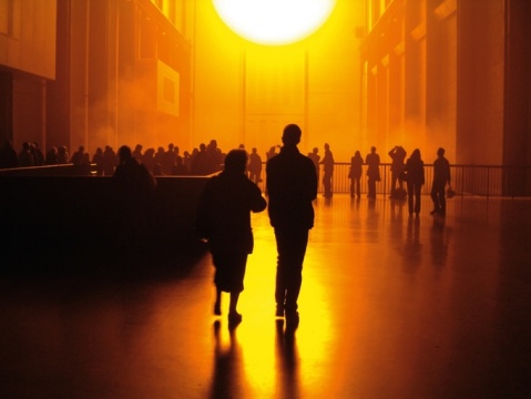 Olafur's iconic work  《The weather project》 for the Tate Modern 2003
