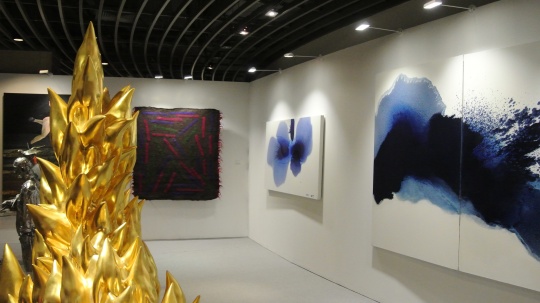 艺门画廊此次带来了安尼沃尔、陈邵雄、黄致阳、那顺巴图、毛栗子以及张大力的作品
