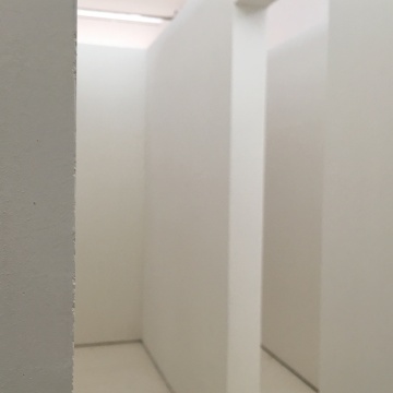 西塞尔·图拉斯《迷宫－味道分子式》墙上纳米微压上漆 尺寸可变 触碰墙壁激活味道 2015
