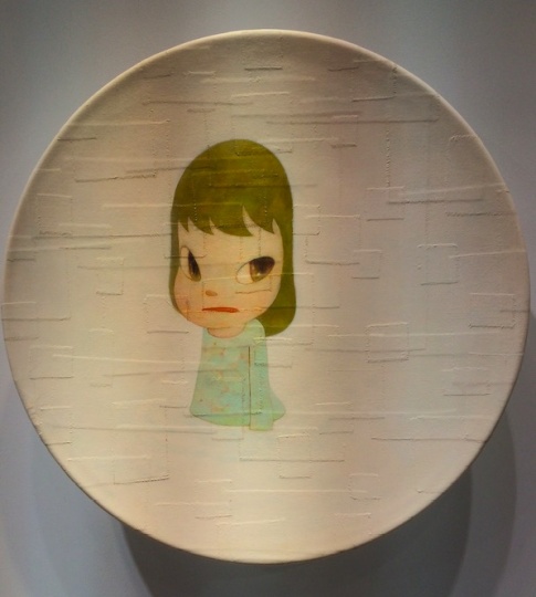 奈良美智，《无题》，acrylic on canvas over fibreglass reinforced plastic，直径94.6cm
