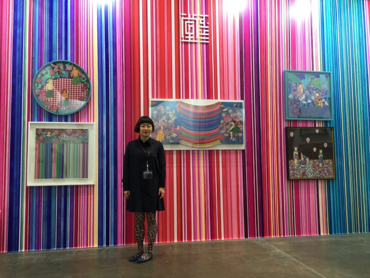 玉兰堂带来艺术家刘天怜个展，并以艺术家标志性的色彩感妆点现场
