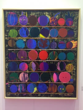 艺术家李恺带来的五幅作品都被贴上了代表“已售”的小红点，图为李恺的《5号作品》。
