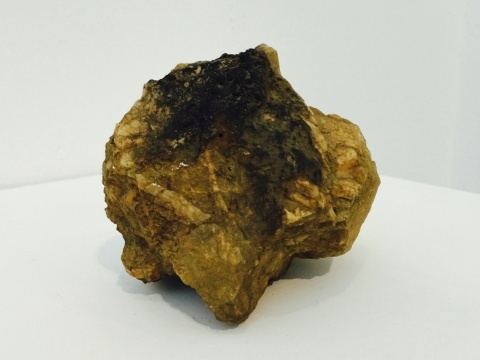 吕胜中得到的唯一的来自老家的纪念物——一块石头
