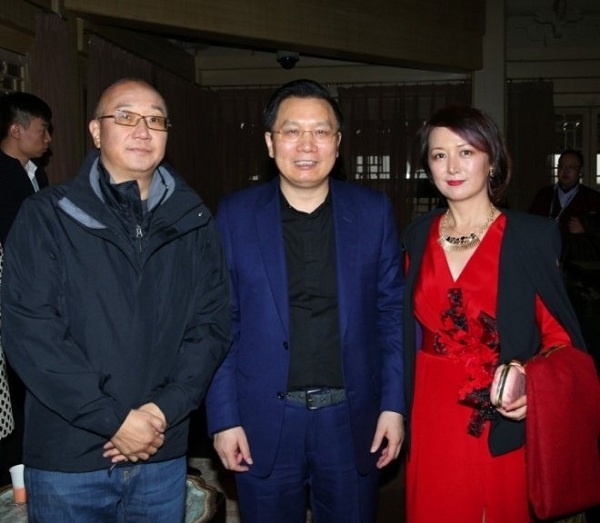 左起:万通集团主席冯仑、红星美凯龙董事长车建新、Artpollo阿波罗董事长郝友
左起:万通集团主席冯仑、红星美凯龙董事长车建新、Artpollo阿波罗董事长郝友